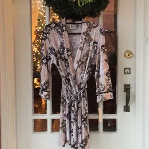 NWT LINEA DONATELLA SHORT WRAP ROBE